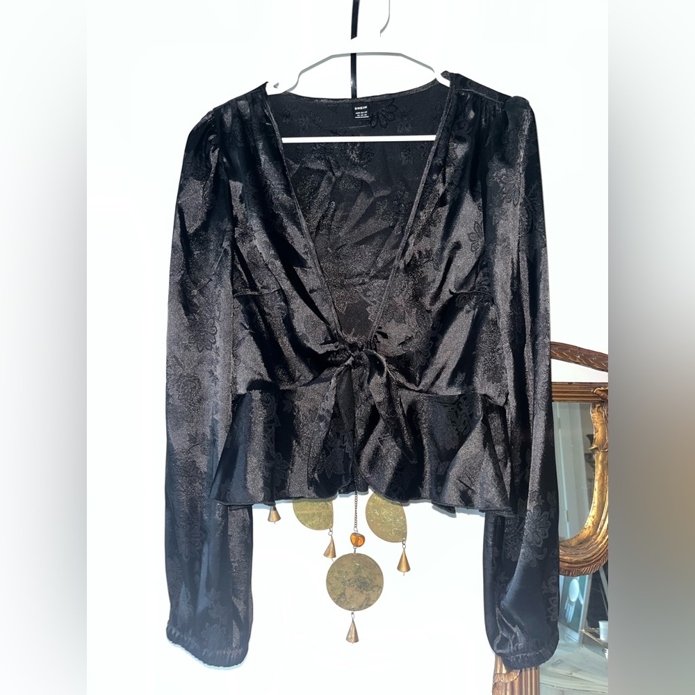 Black tie on front long sleeve shirt. XL